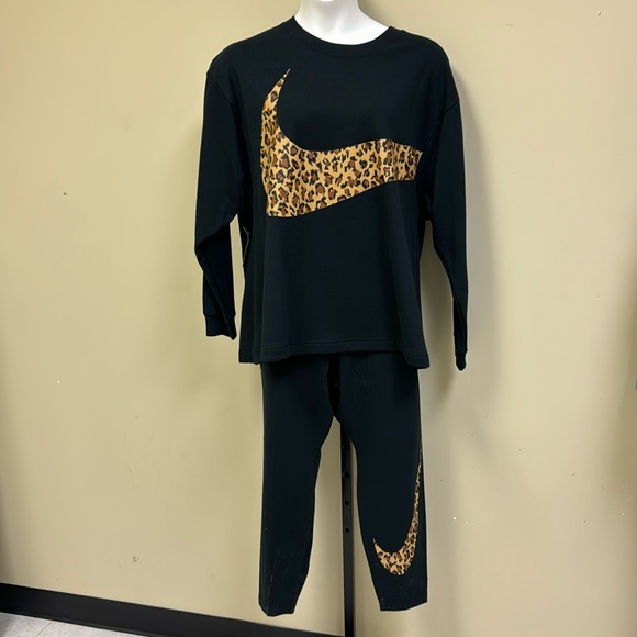 Nike Tops - Plus size Nike pants set